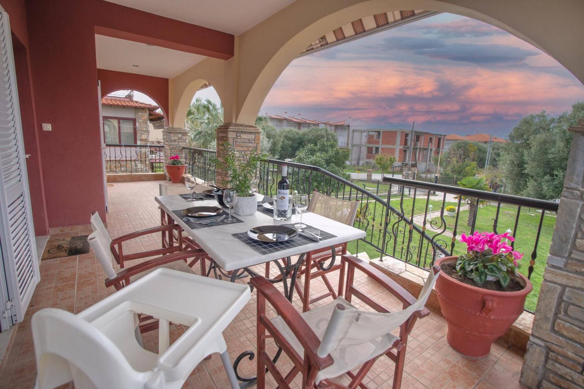 Private 6-Bdrm Villa With Garden 150M To Beach Paradisos Eksteriør bilde